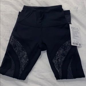 NWT Lululemon Wunder Under Tight 25” Lace